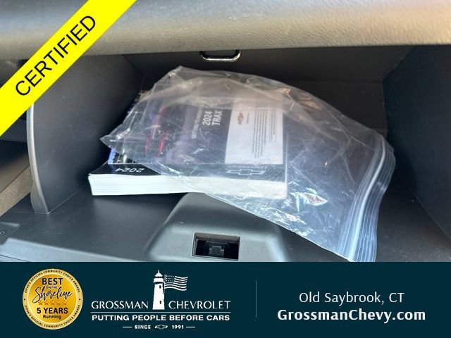Used 2024 Chevrolet Trax RS w/ Sunroof Package FWD image 26