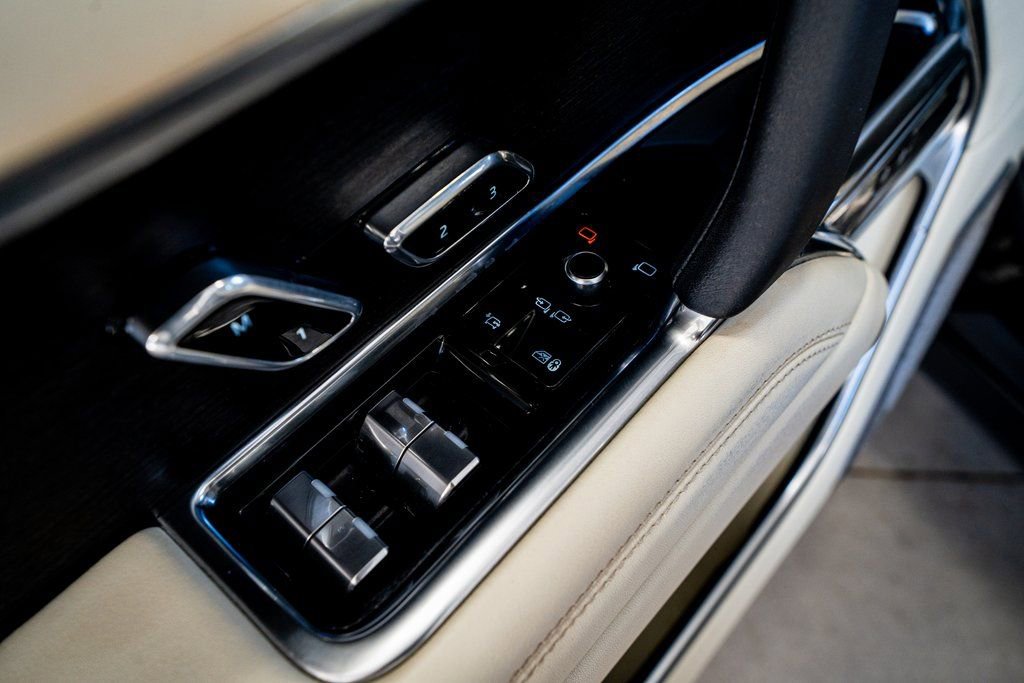 Used 2024 Land Rover Range Rover Autobiography image 33