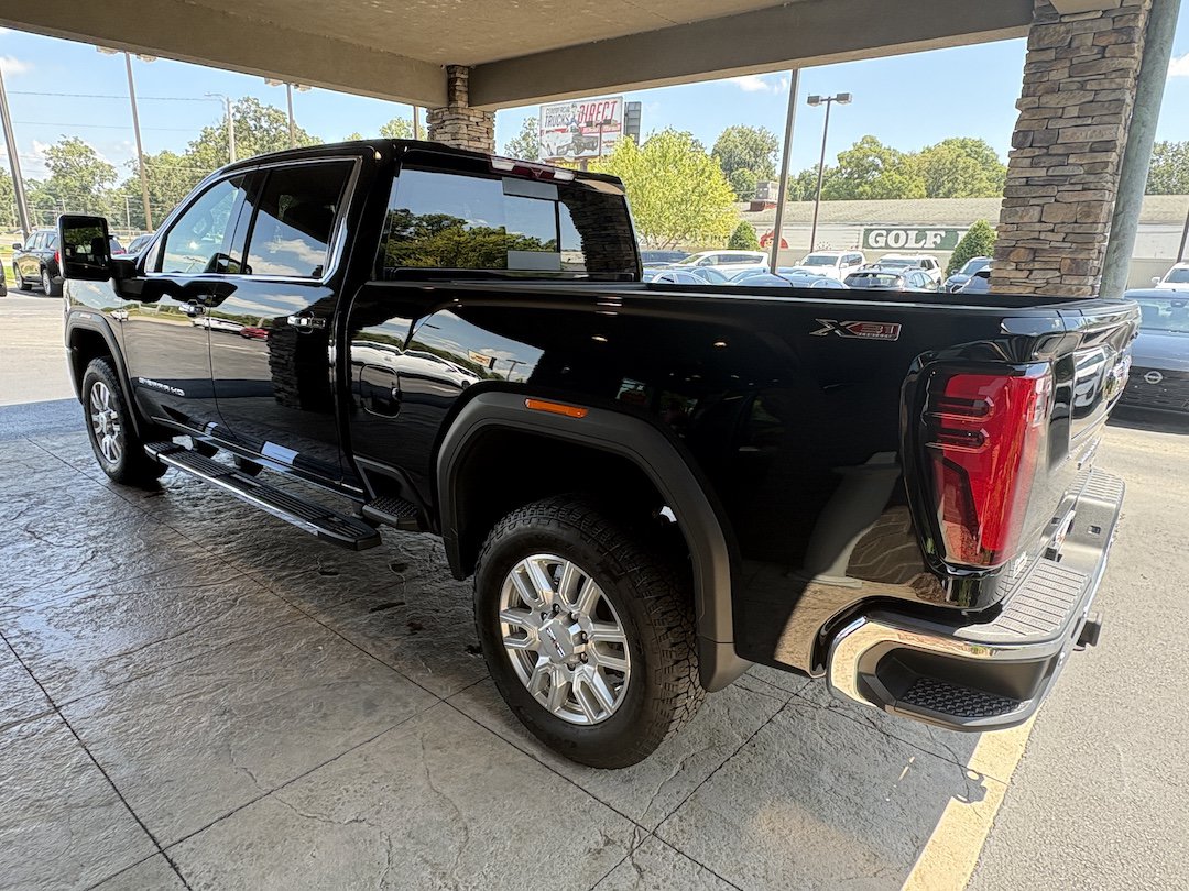 Used 2024 GMC Sierra 2500 SLT w/ SLT Premium Package AWD/4WD image 8