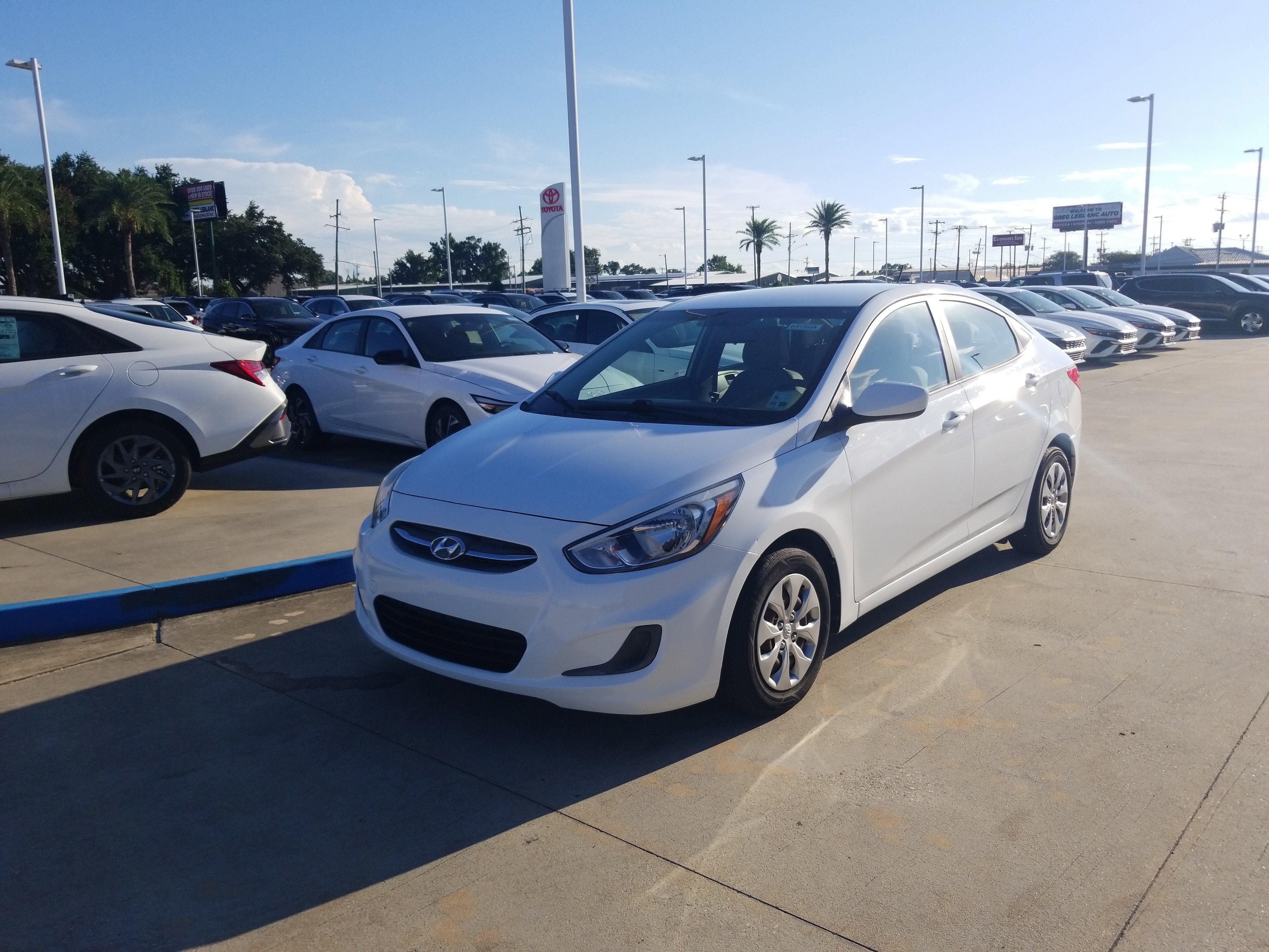 Used 2017 Hyundai Accent SE image 3
