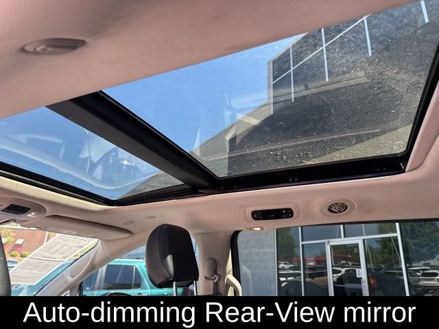 Used 2022 Chrysler Pacifica Touring-L AWD/4WD image 36