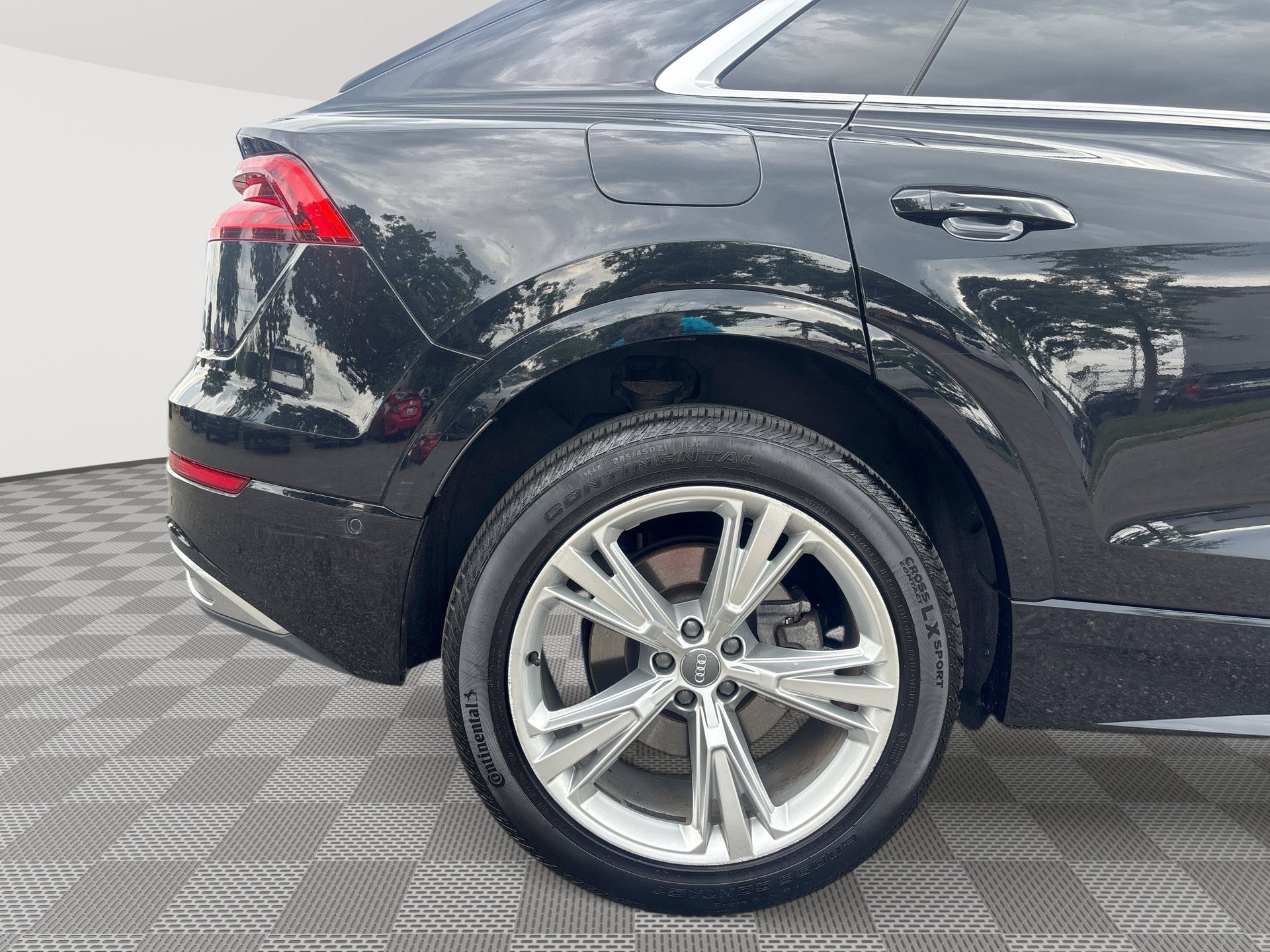 Used 2019 Audi Q8 Premium Plus AWD/4WD image 30