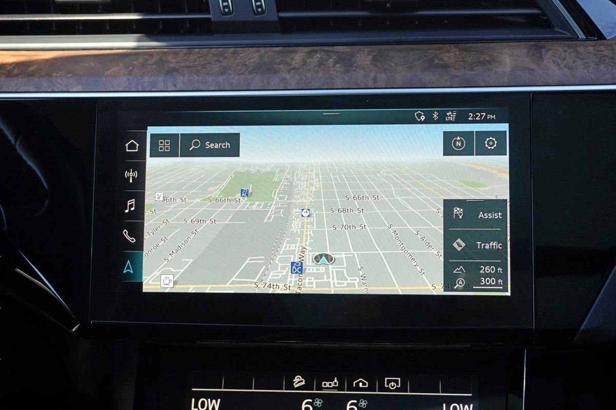 Used 2020 Audi e-tron Premium Plus image 24