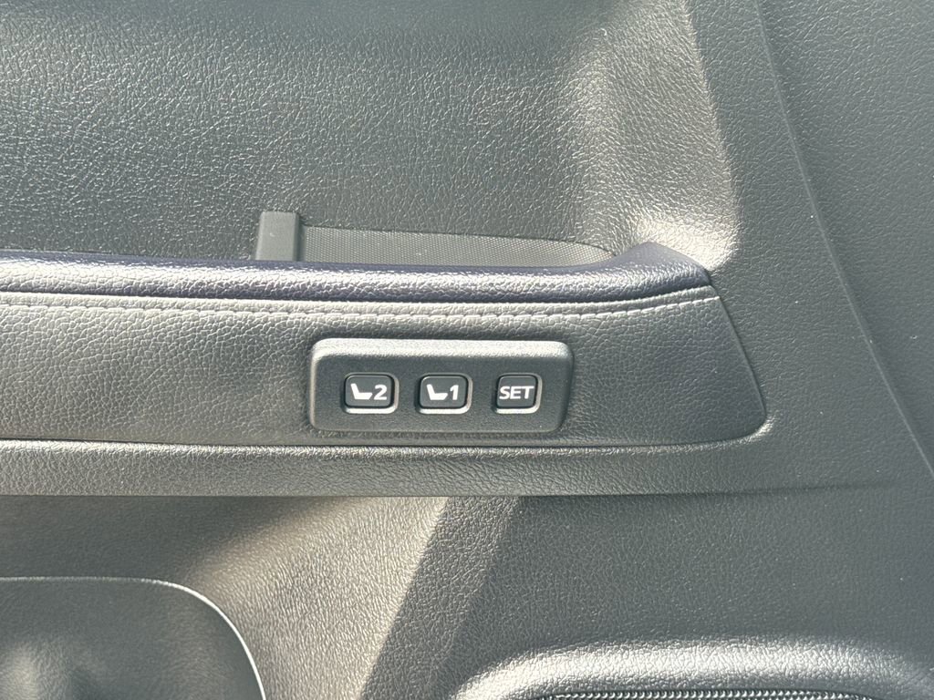 Used 2024 Toyota 4Runner Limited AWD/4WD image 39