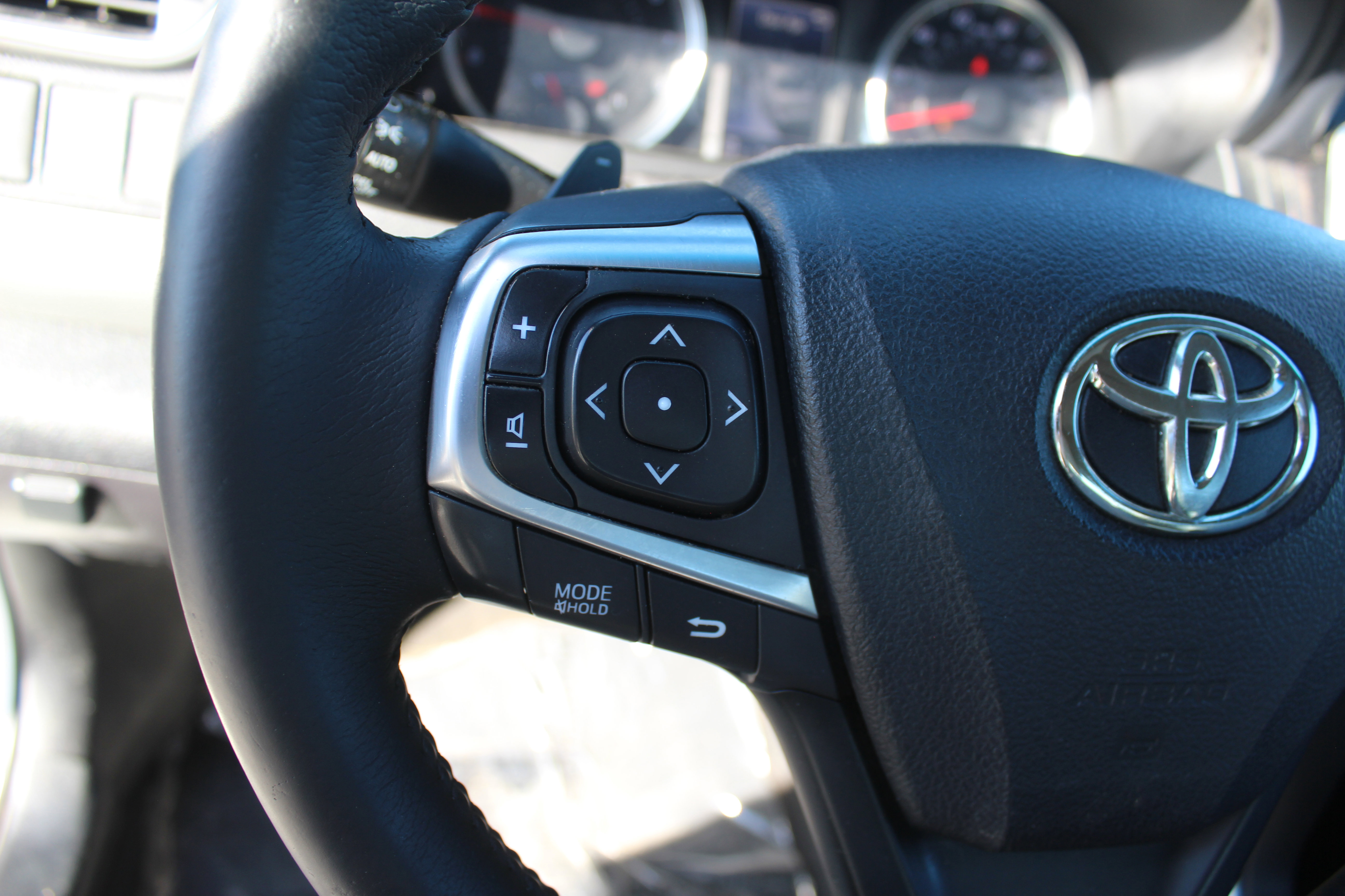 Used 2017 Toyota Camry SE w/ Moonroof Package image 24