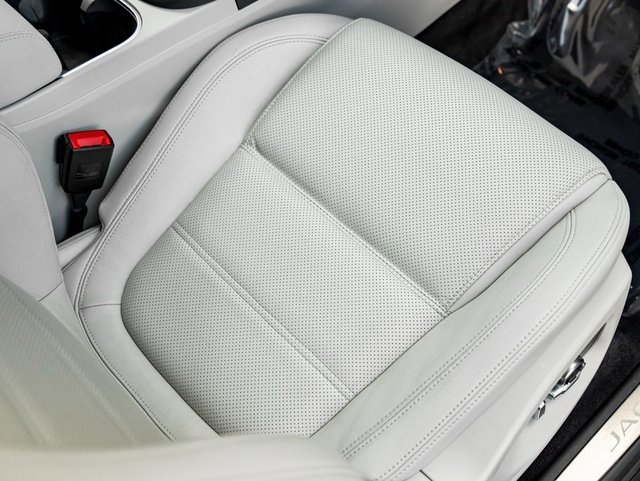 Used 2022 Jaguar E-PACE SE image 28