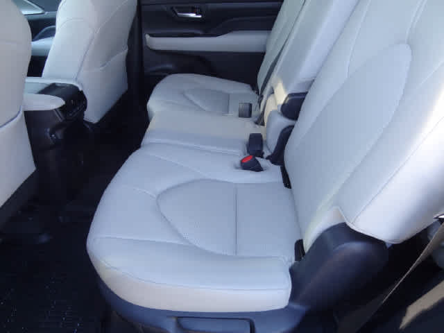 Certified 2024 Toyota Grand Highlander AWD image 8