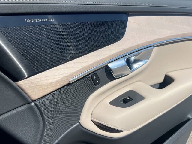 New 2026 Volvo XC90 B6 Plus w/ Protection Package Premier image 32