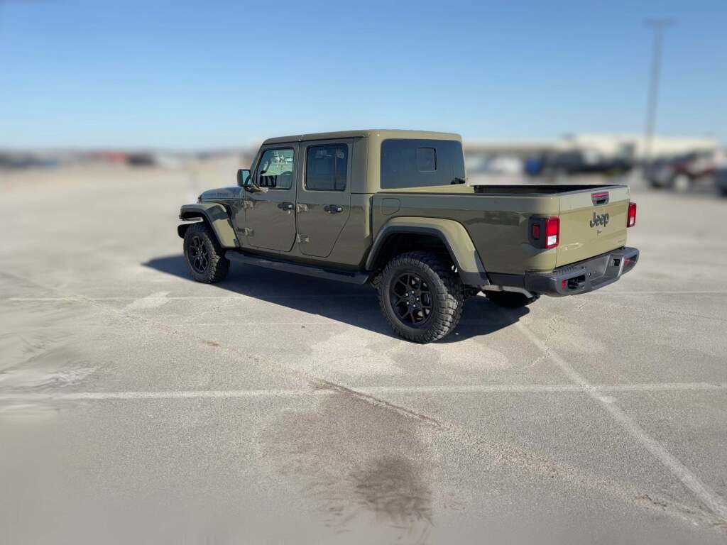 New 2026 Jeep Gladiator Sport image 8