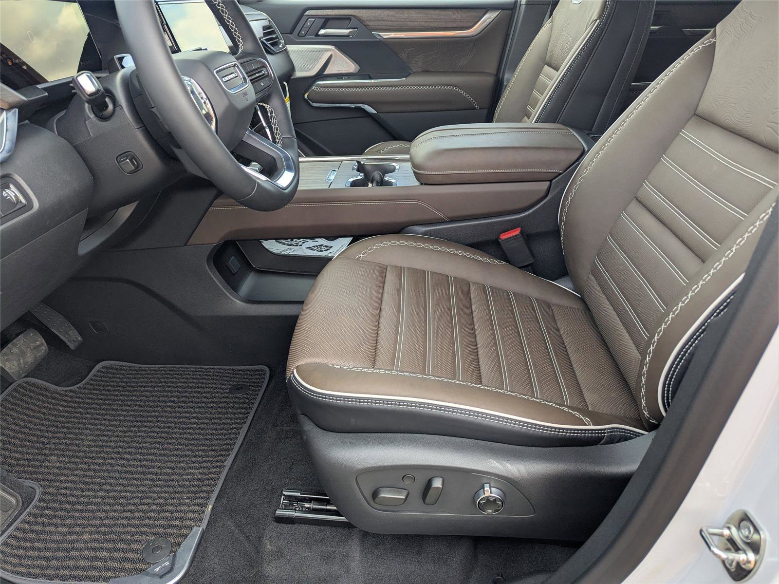 New 2026 GMC Acadia Denali Ultimate w/ LPO, All-Weather Package image 19