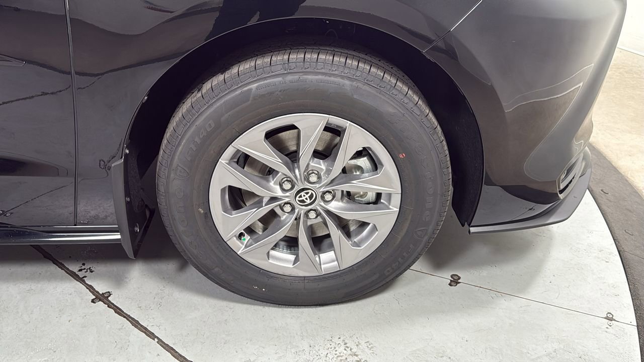 New 2026 Toyota Sienna LE image 22