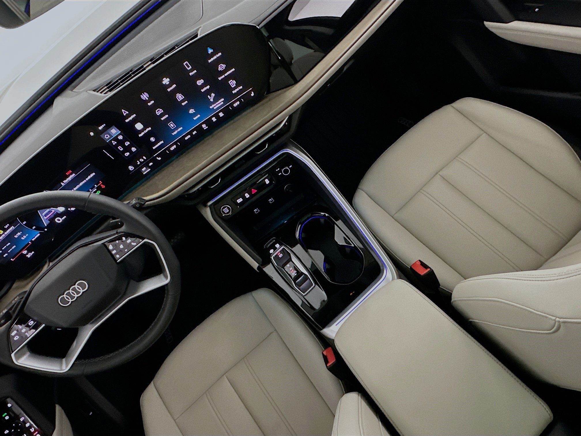 Used 2025 Audi Q5 Premium w/ Convenience Package image 18