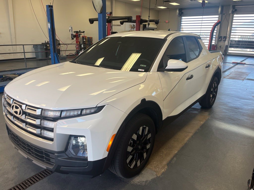 Used 2025 Hyundai Santa Cruz SE AWD/4WD image 2