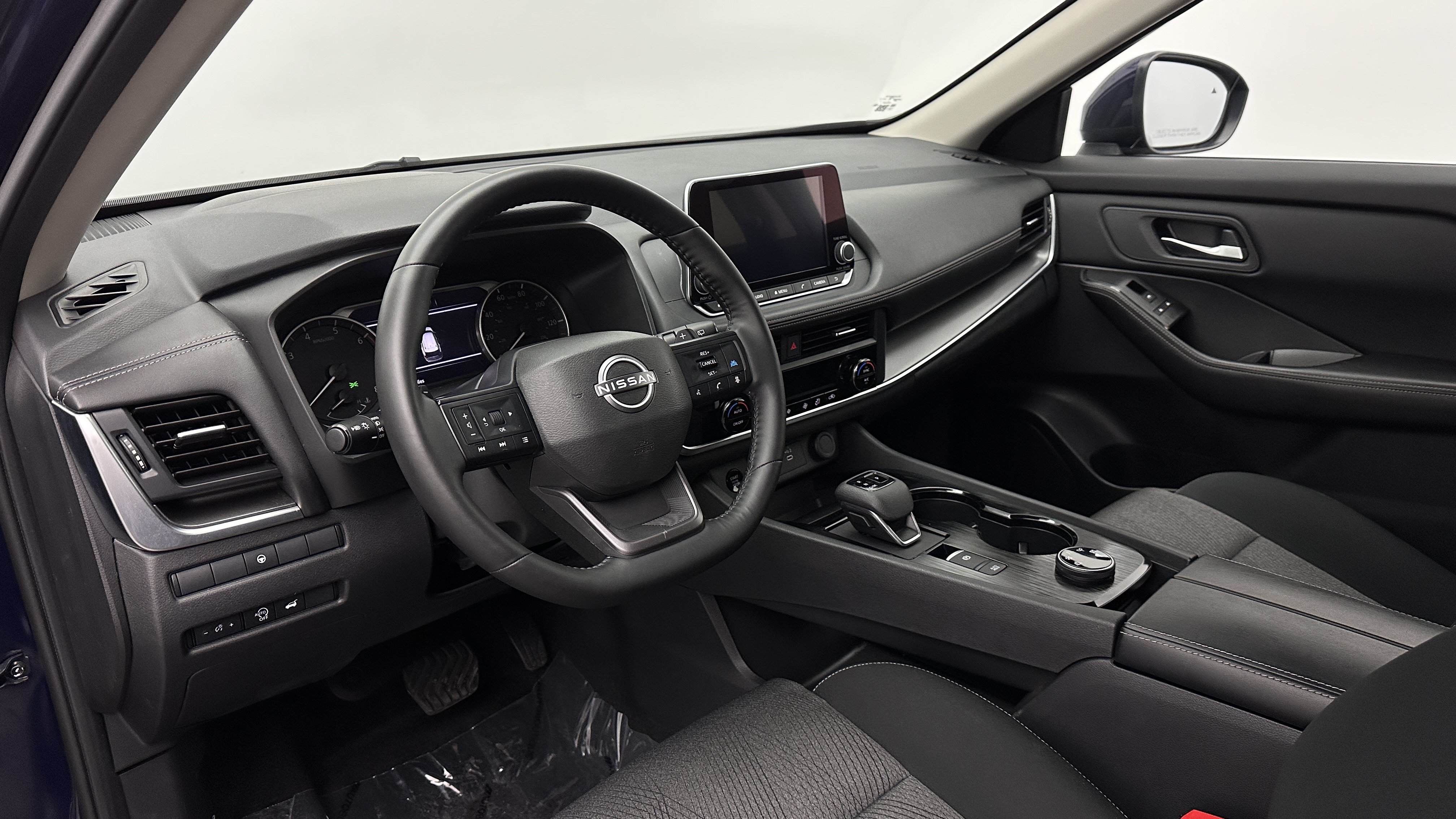 Used 2025 Nissan Rogue SV AWD/4WD image 8