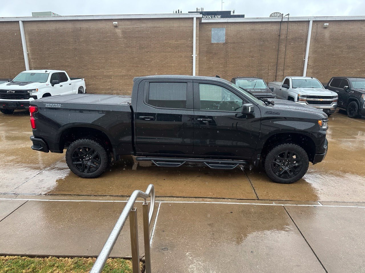 Used 2024 Chevrolet Silverado 1500 LT Trail Boss w/ LT Trail Boss Premium Package AWD/4WD image 7