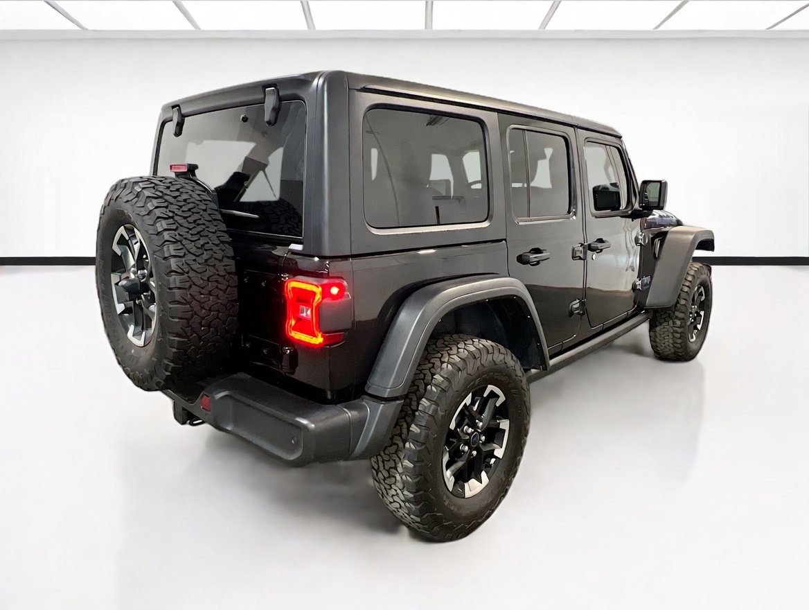 Used 2024 Jeep Wrangler Unlimited Rubicon 4xe w/ Safety Group AWD/4WD image 4