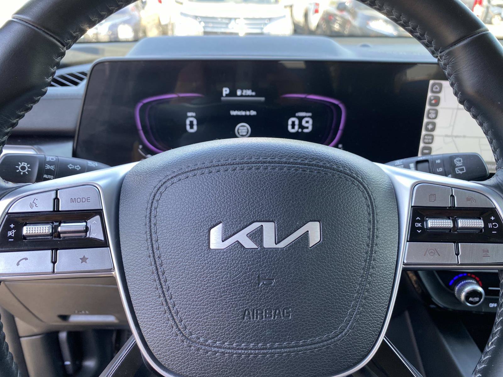 Used 2024 Kia Telluride LX AWD/4WD image 14