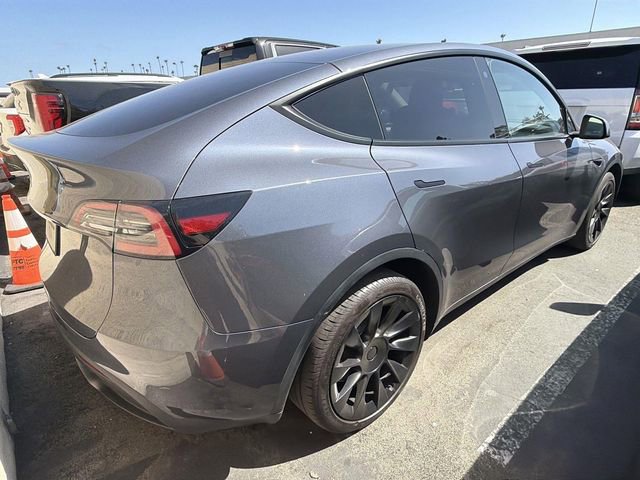 Used 2023 Tesla Model Y Long Range AWD/4WD image 2