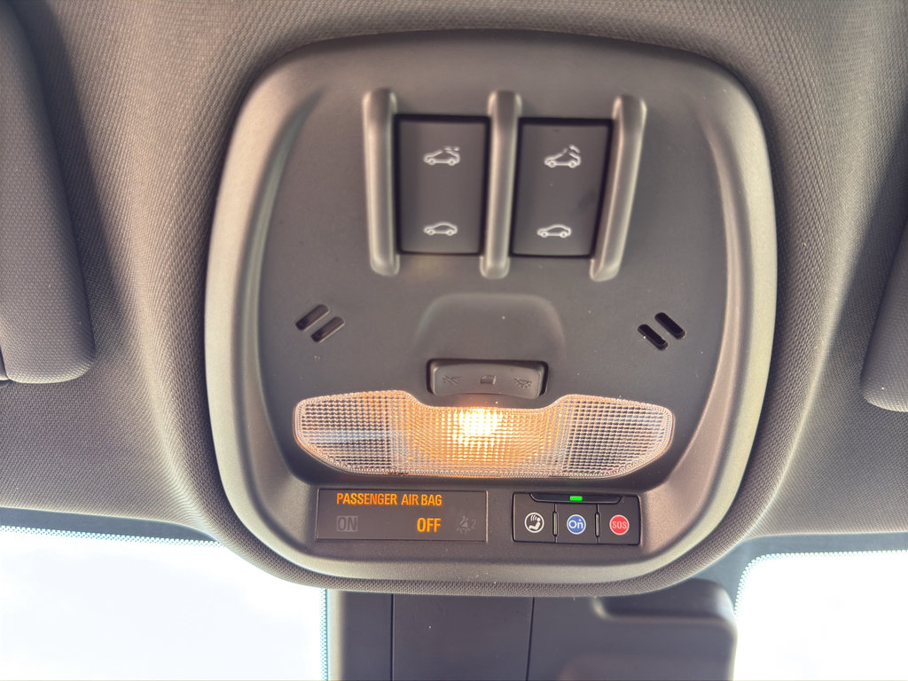 Used 2024 Chevrolet Trax RS w/ Sunroof Package FWD image 31
