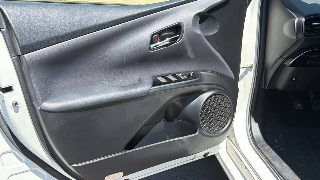 Used 2019 Toyota Prius LE AWD/4WD image 23