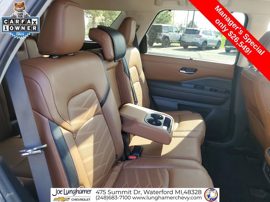 Used 2024 Nissan Pathfinder Platinum w/ Cargo Package AWD/4WD image 30