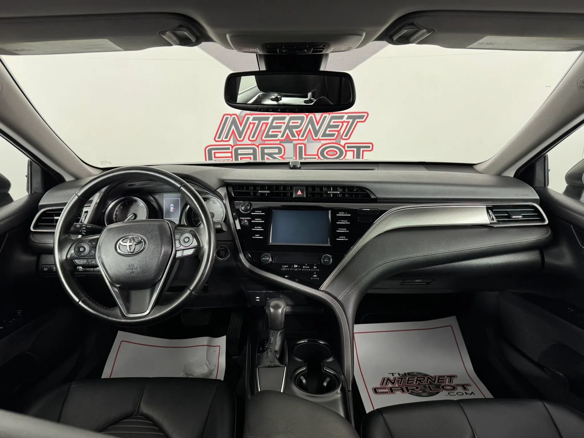 Used 2019 Toyota Camry SE w/ Convenience Package FWD image 11