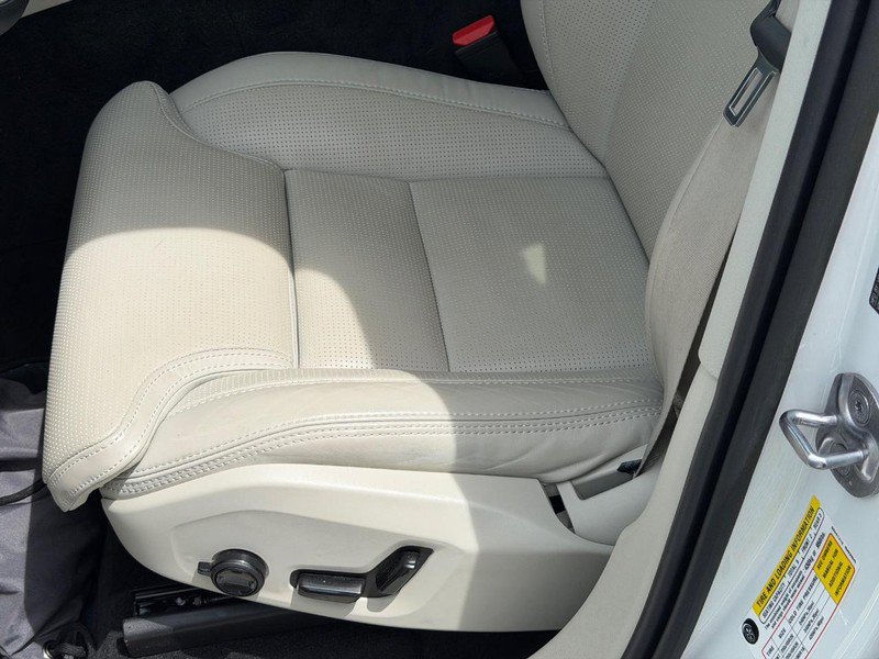 Certified 2023 Volvo XC60 B5 Ultimate AWD/4WD image 24