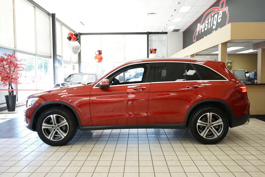 Used 2017 Mercedes-Benz GLC 300 4MATIC image 3