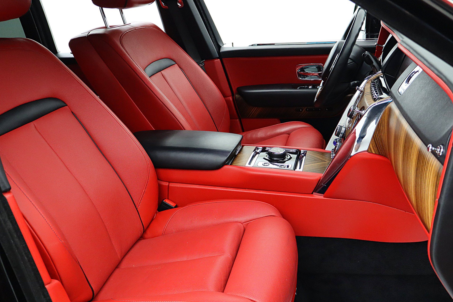 Used 2019 Rolls-Royce Cullinan AWD/4WD image 34