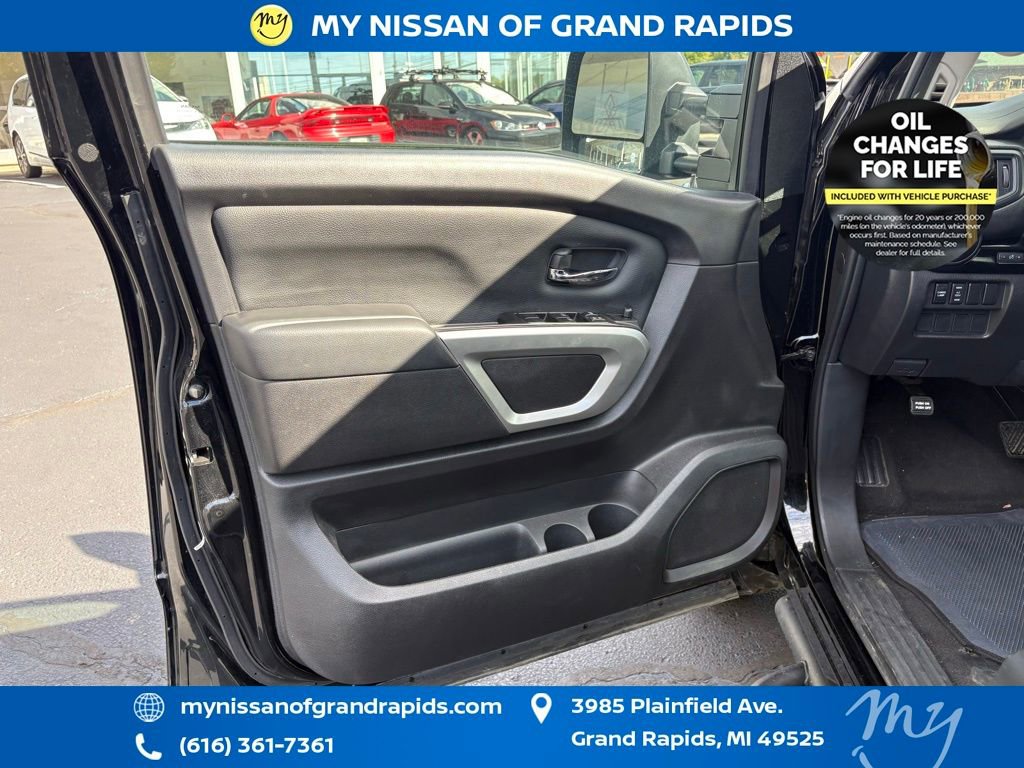 Used 2024 Nissan Titan SV w/ SV Convenience Package image 8