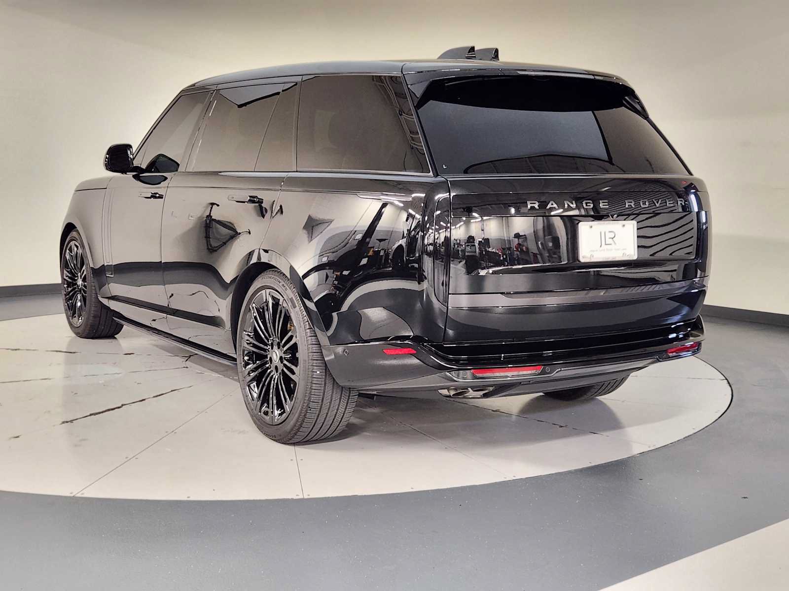 Used 2025 Land Rover Range Rover Long Wheelbase Autobiography AWD/4WD image 12