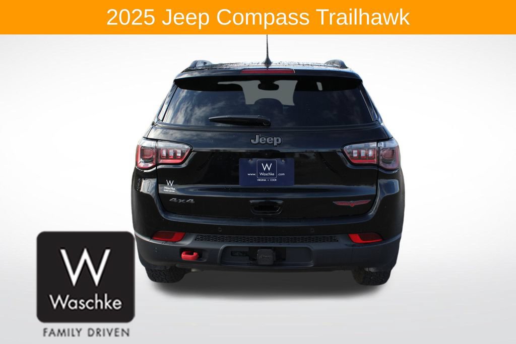 Used 2025 Jeep Compass Trailhawk w/ Trailhawk Convenience Group AWD/4WD image 7