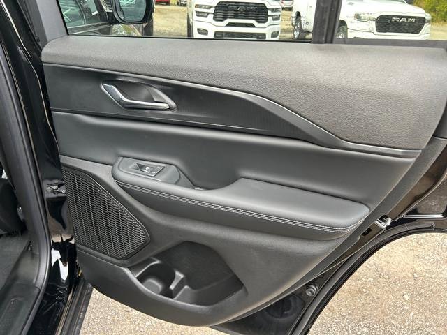 New 2025 Jeep Grand Cherokee Altitude image 27