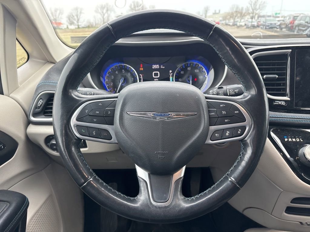 Used 2021 Chrysler Pacifica Touring-L image 20