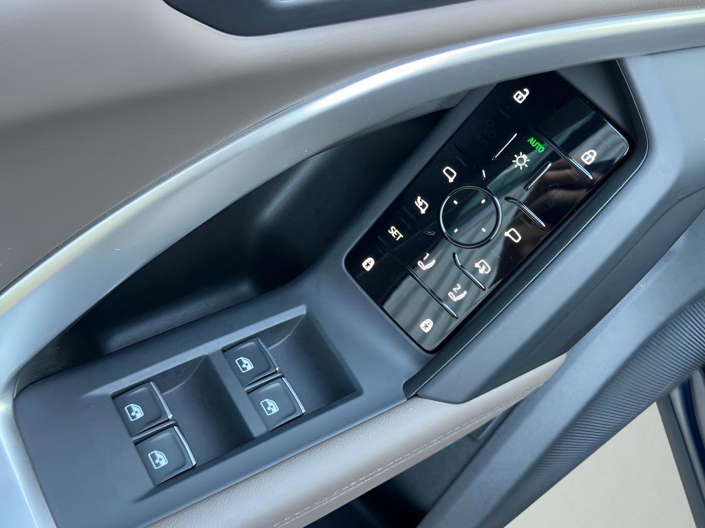 Used 2025 Audi Q5 Premium w/ Convenience Package image 57