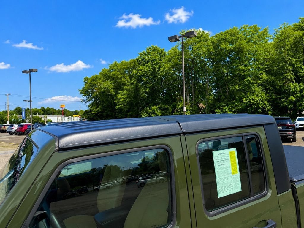 Used 2023 Jeep Gladiator Sport AWD/4WD image 7