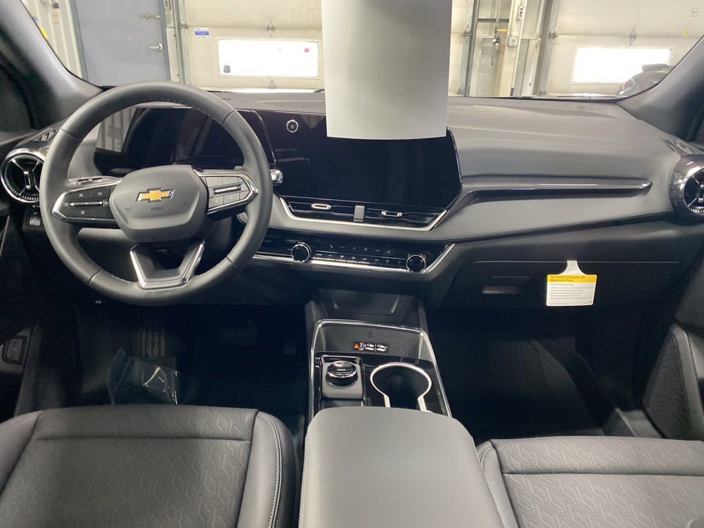New 2026 Chevrolet Equinox LT w/ Convenience Package II AWD/4WD image 3