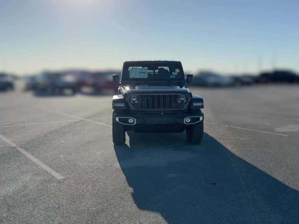 New 2026 Jeep Gladiator Sport image 2