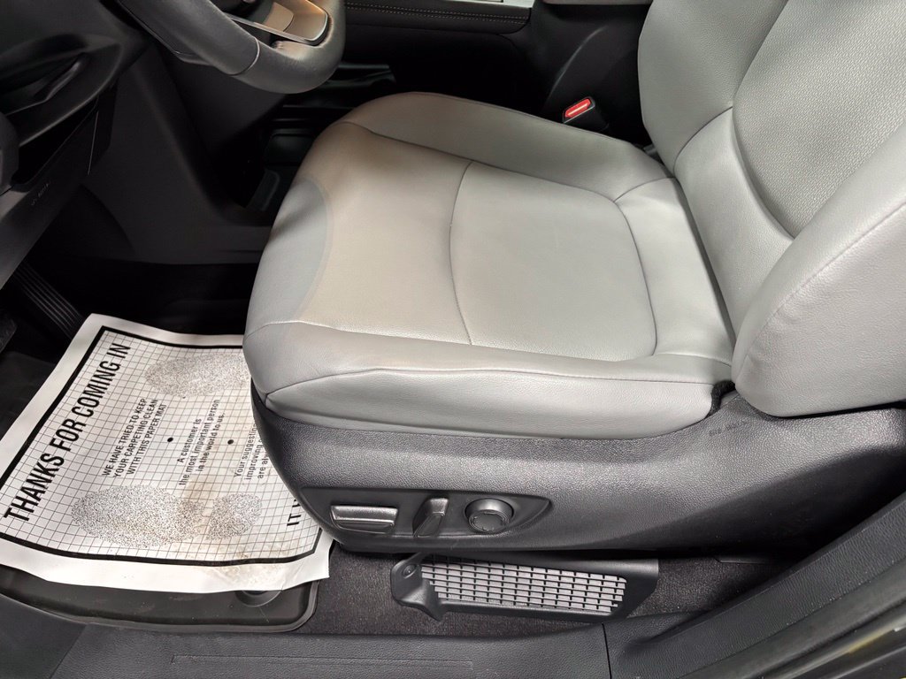 Used 2025 Toyota Sienna XLE AWD/4WD image 13