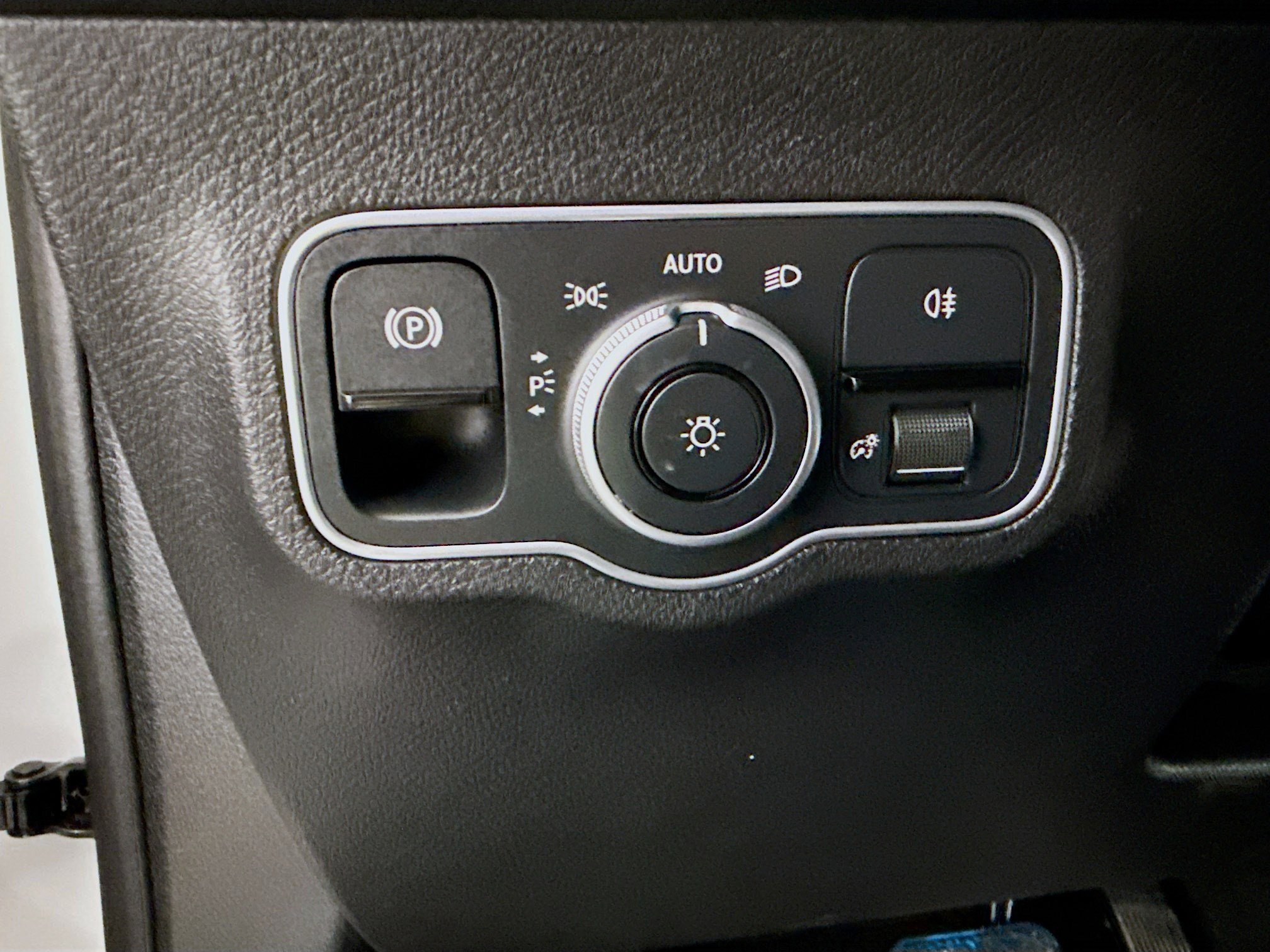 Used 2024 Mercedes-Benz EQB 300 4MATIC image 42