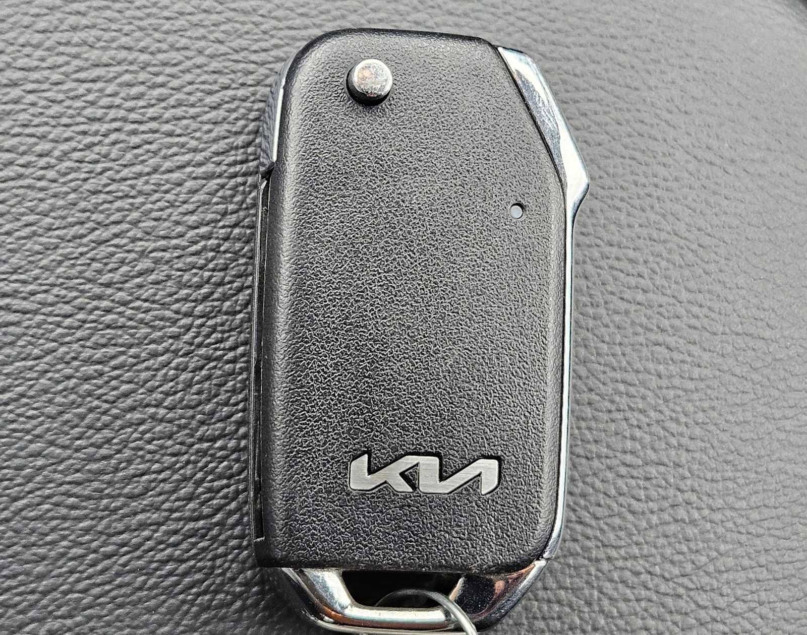 Used 2025 Kia Soul LX FWD image 24