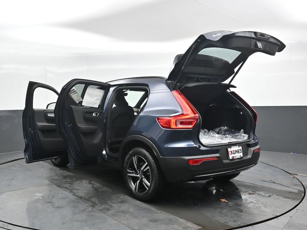 New 2026 Volvo XC40 B5 Core w/ Protection Package Premier AWD/4WD image 46