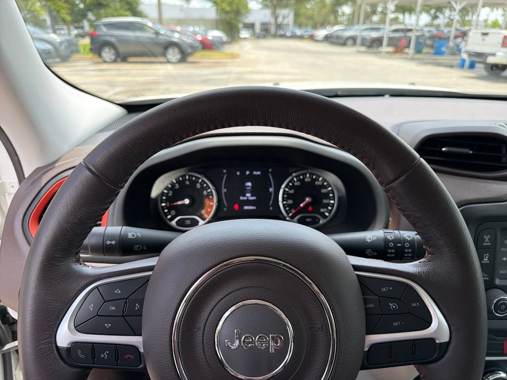 Used 2017 Jeep Renegade Latitude FWD image 19