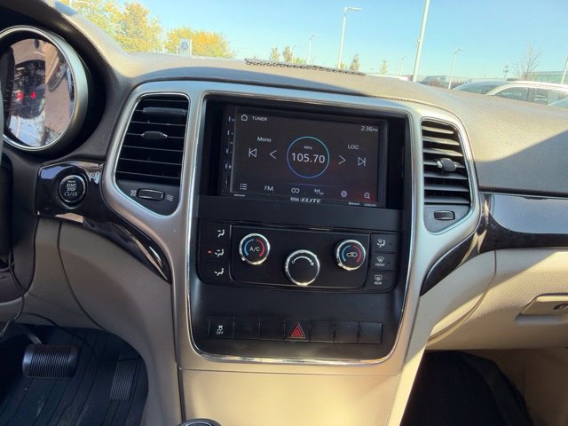 Used 2011 Jeep Grand Cherokee Laredo AWD/4WD image 16