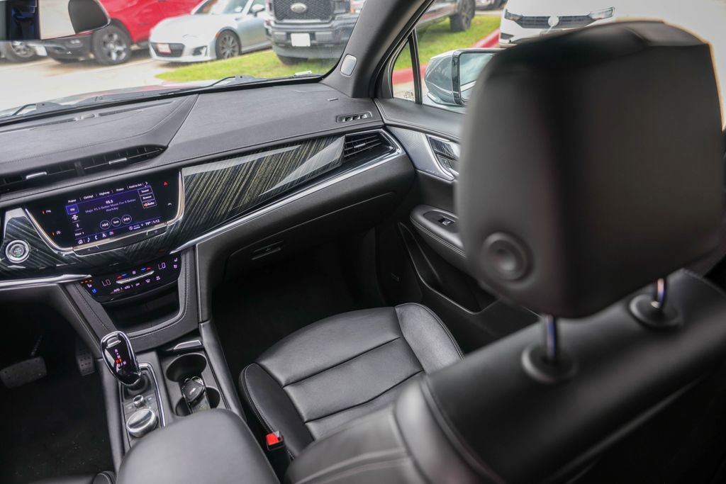Used 2023 Cadillac XT6 Premium Luxury FWD image 29