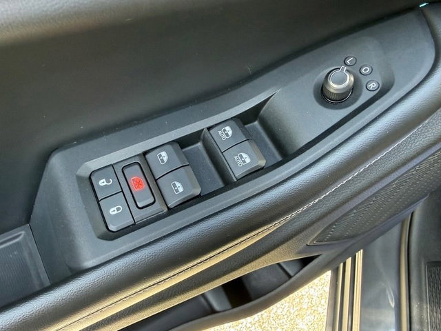 Used 2023 Jeep Grand Cherokee Laredo w/ Luxury Tech Group I image 12