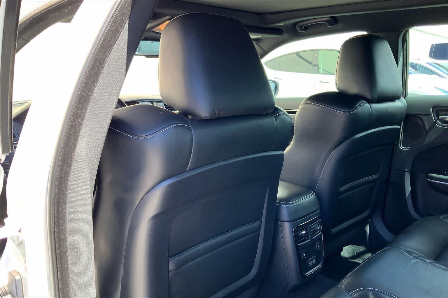 Used 2023 Chrysler 300 C RWD image 12