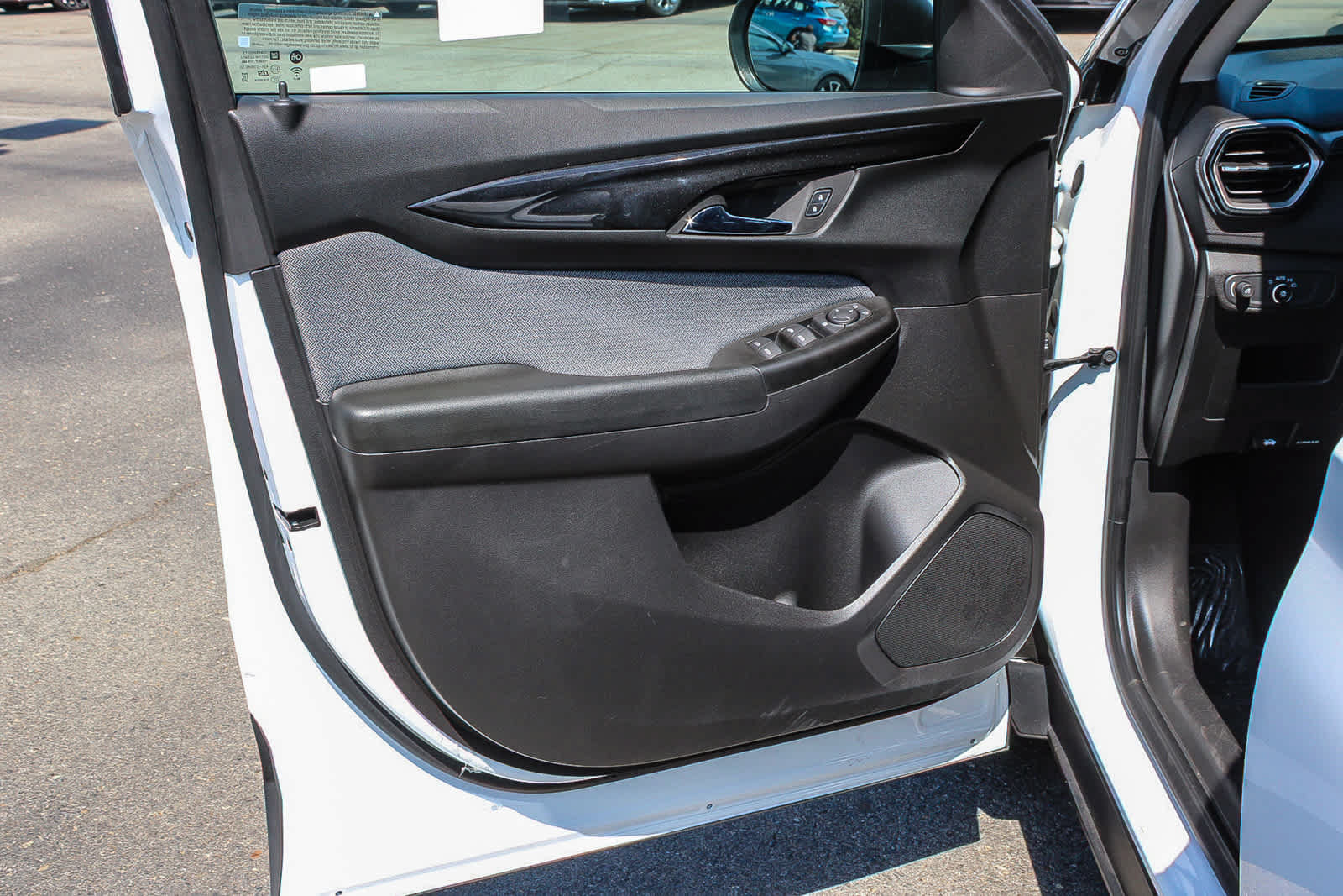 Used 2025 Chevrolet TrailBlazer LS w/ LS Convenience Package FWD image 19