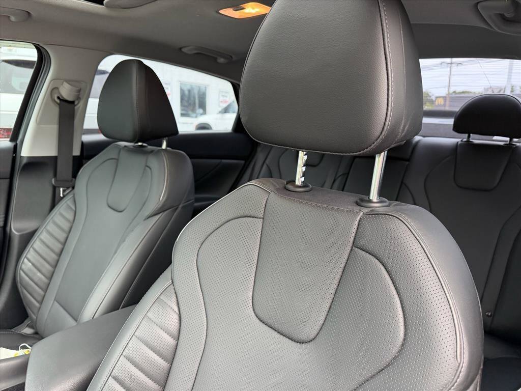 Used 2023 Hyundai Elantra Limited FWD image 19