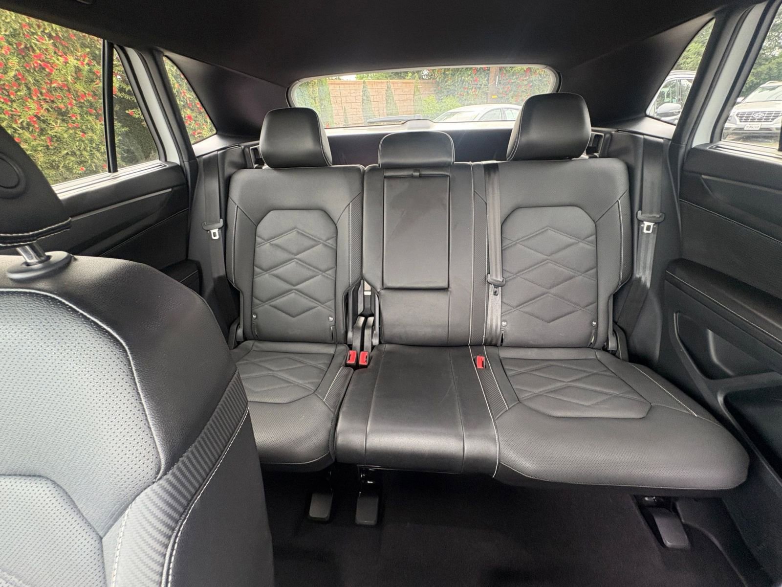 Used 2025 Volkswagen Atlas Cross Sport SE FWD image 41